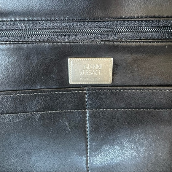 Gianni Versace Vintage 90’s Medusa Black Patent Leather Small Bag - Picture 6 of 8